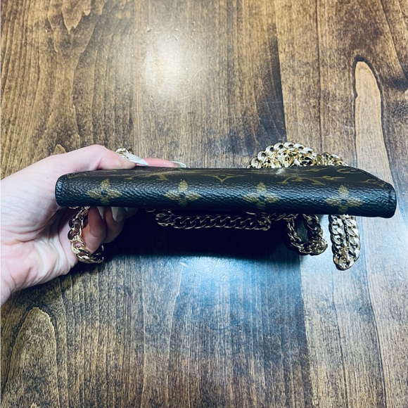 Louis Vuitton Monogram Pochette Small - Picture 5 of 10